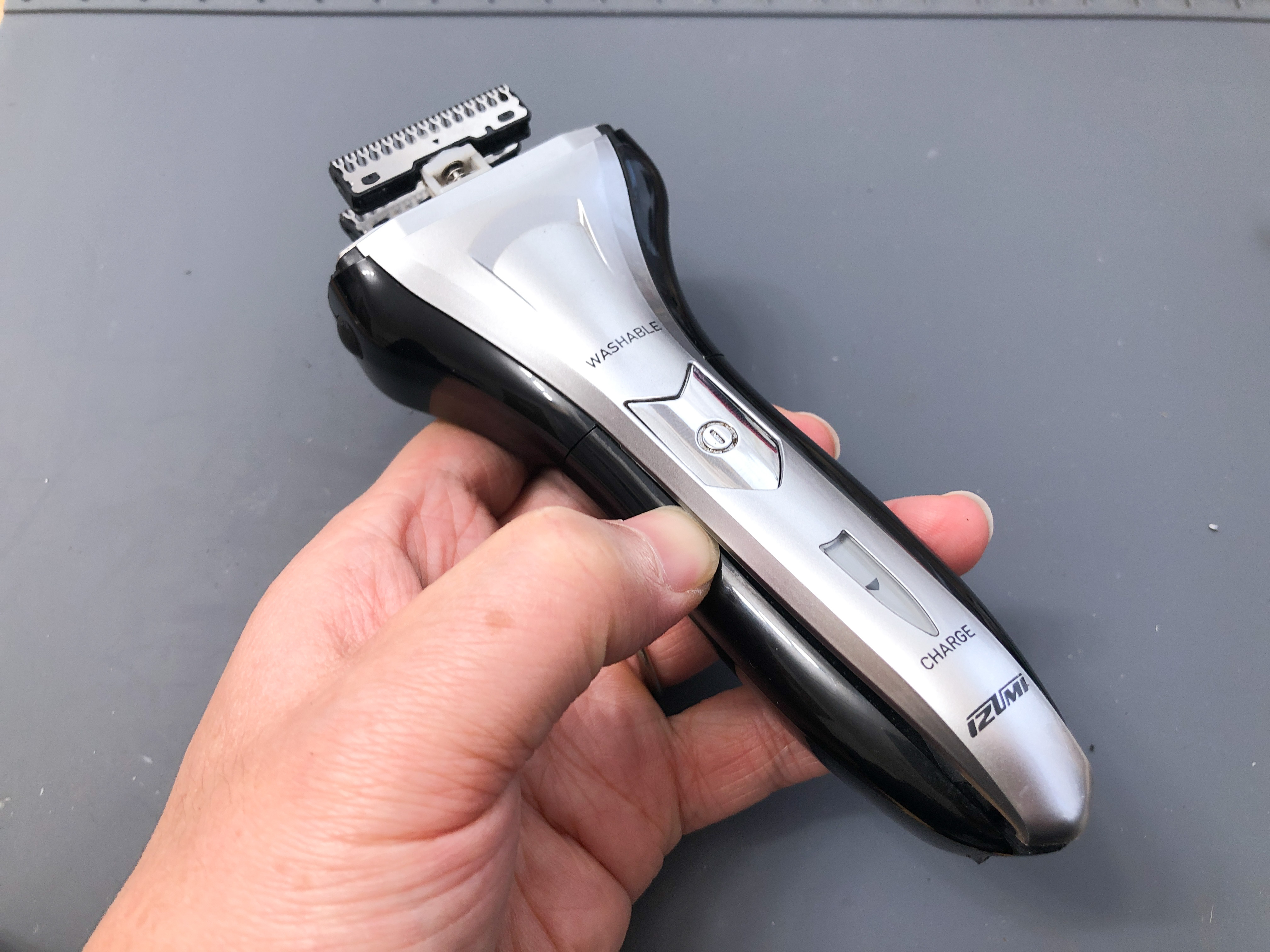 IZUMIの髭剃り3枚刃往復式シェーバーIZF-V25のヘタった充電電池を交換してみた | kohacraftのblog